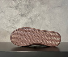 Carica l&#39;immagine nel visualizzatore di Gallery, 𝐌𝐮𝐧𝐢𝐜𝐡
