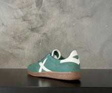 Carica l'immagine nel visualizzatore di Gallery, 𝑀𝑢𝑛𝑖𝑐ℎ
