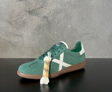 Carica l'immagine nel visualizzatore di Gallery, 𝑀𝑢𝑛𝑖𝑐ℎ
